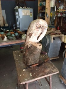 フクロウを制作中